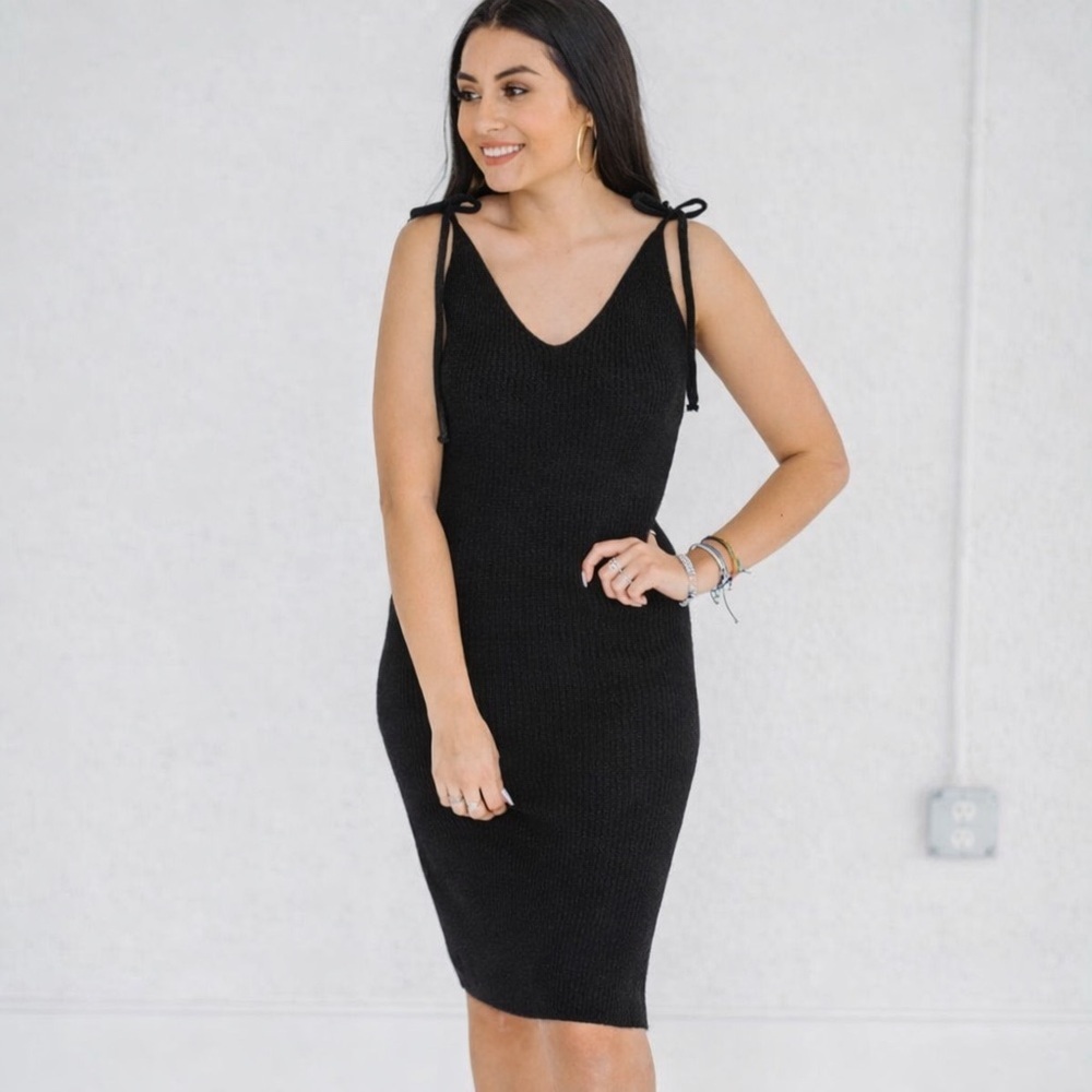 LA MIEL Black Tie-Shoulder Sweater Midi Dress